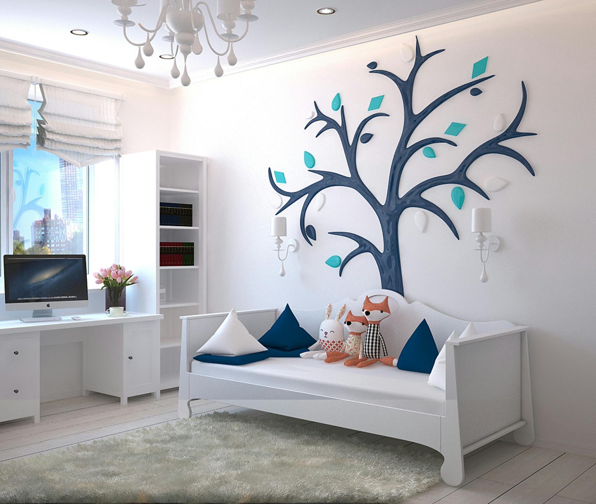 Chambre d'enfant lumineuse et bien organisée avec un bureau blanc, une étagère, et un lit décoré de coussins et de peluches